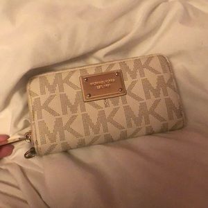 Michael kors logo wallet